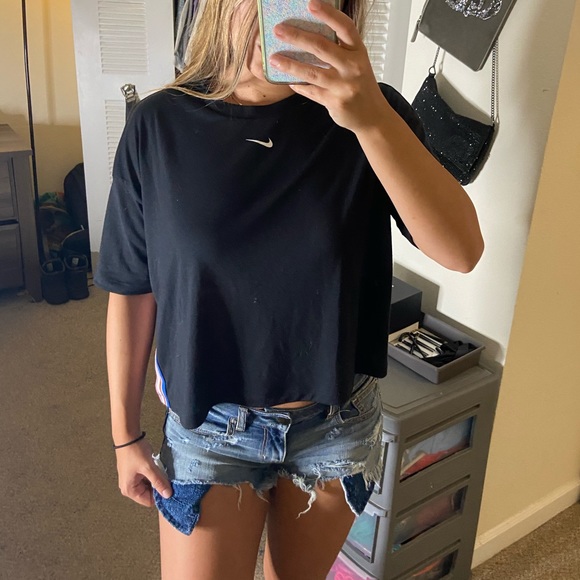 Nike Tops - Nike cropped t shirt